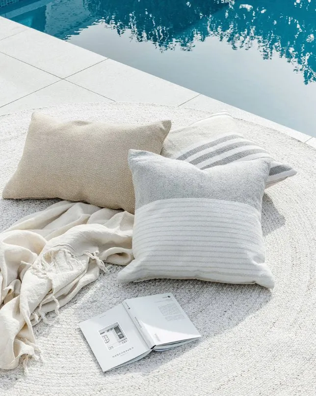 © Verdi outdoor cushion almond