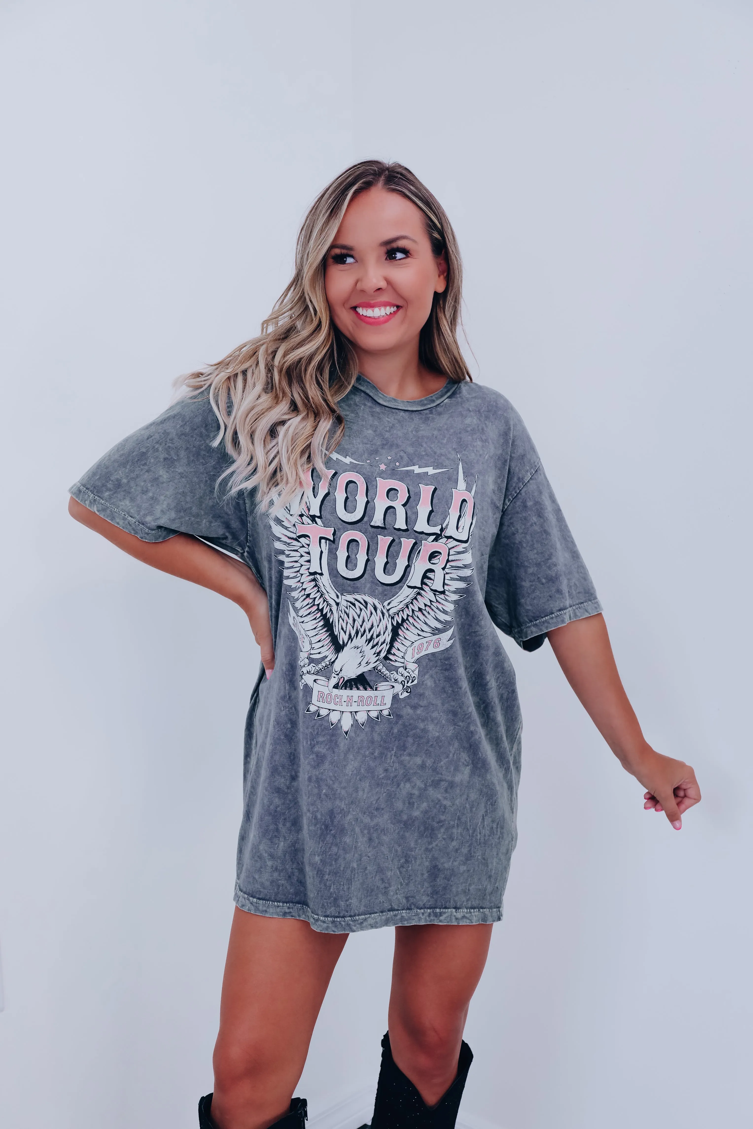1976 World Tour Mineral Wash Graphic Tee - Grey