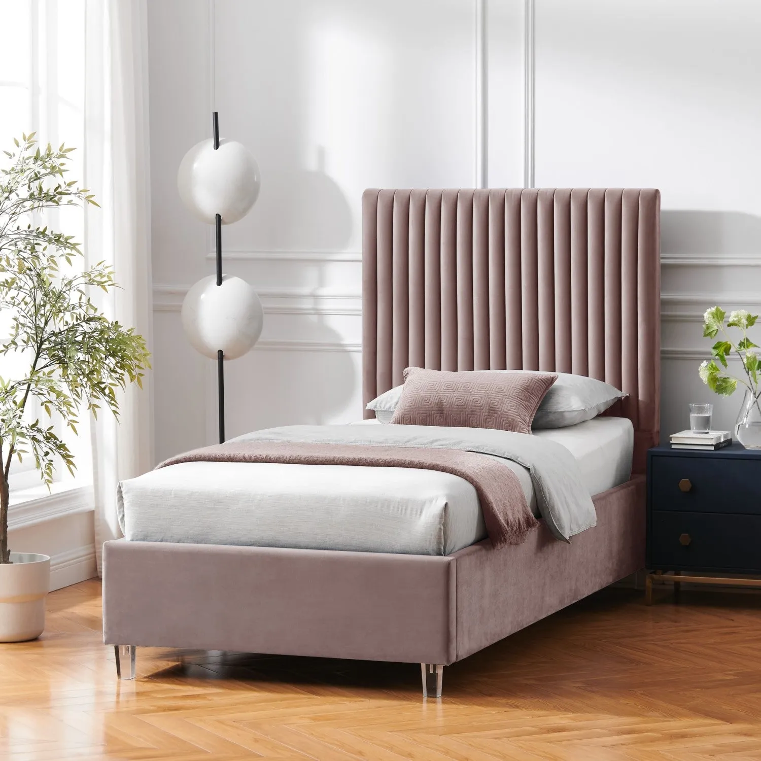 Alanis Platform Bed