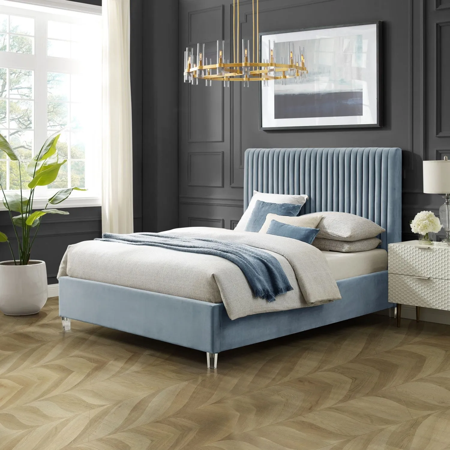 Alanis Platform Bed