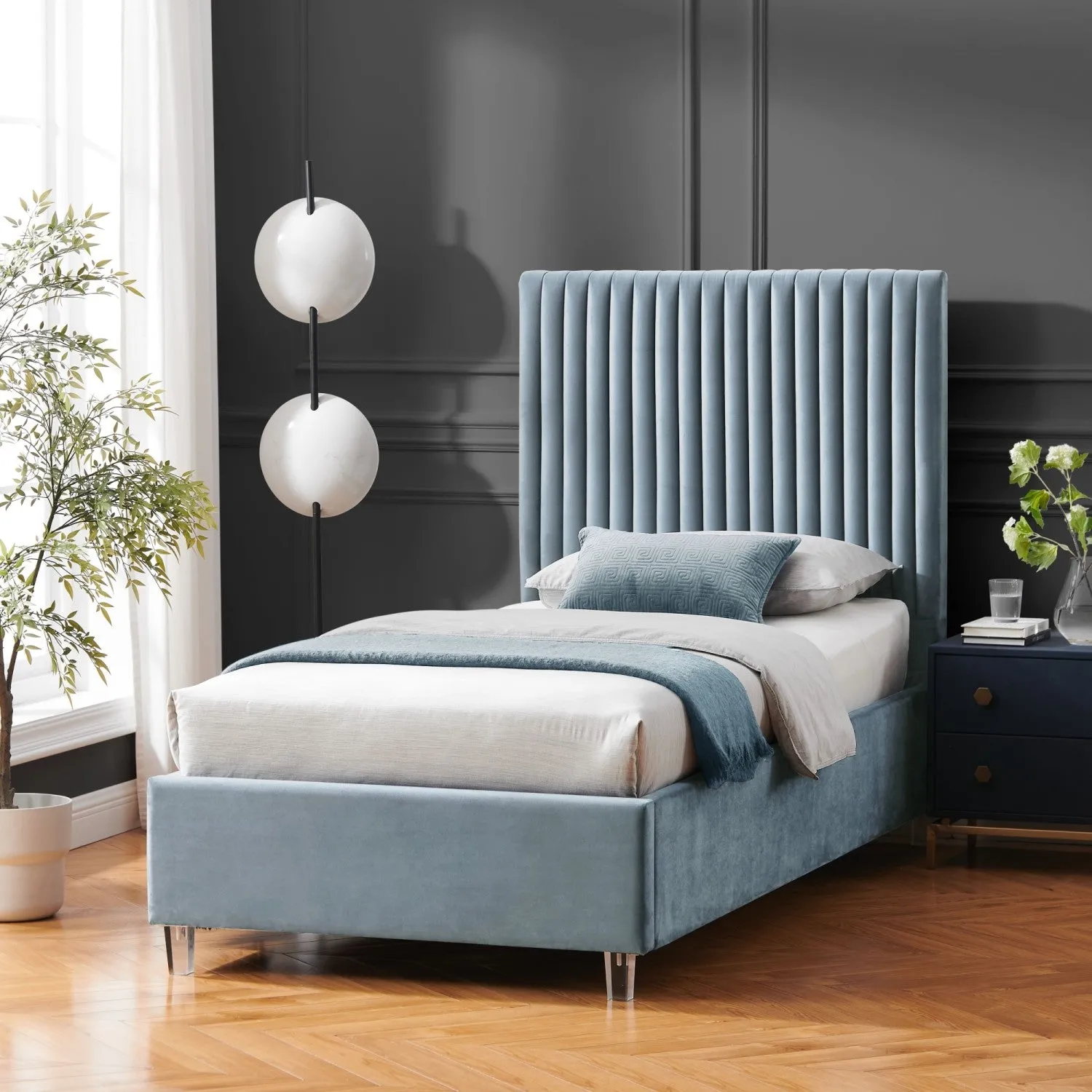 Alanis Platform Bed