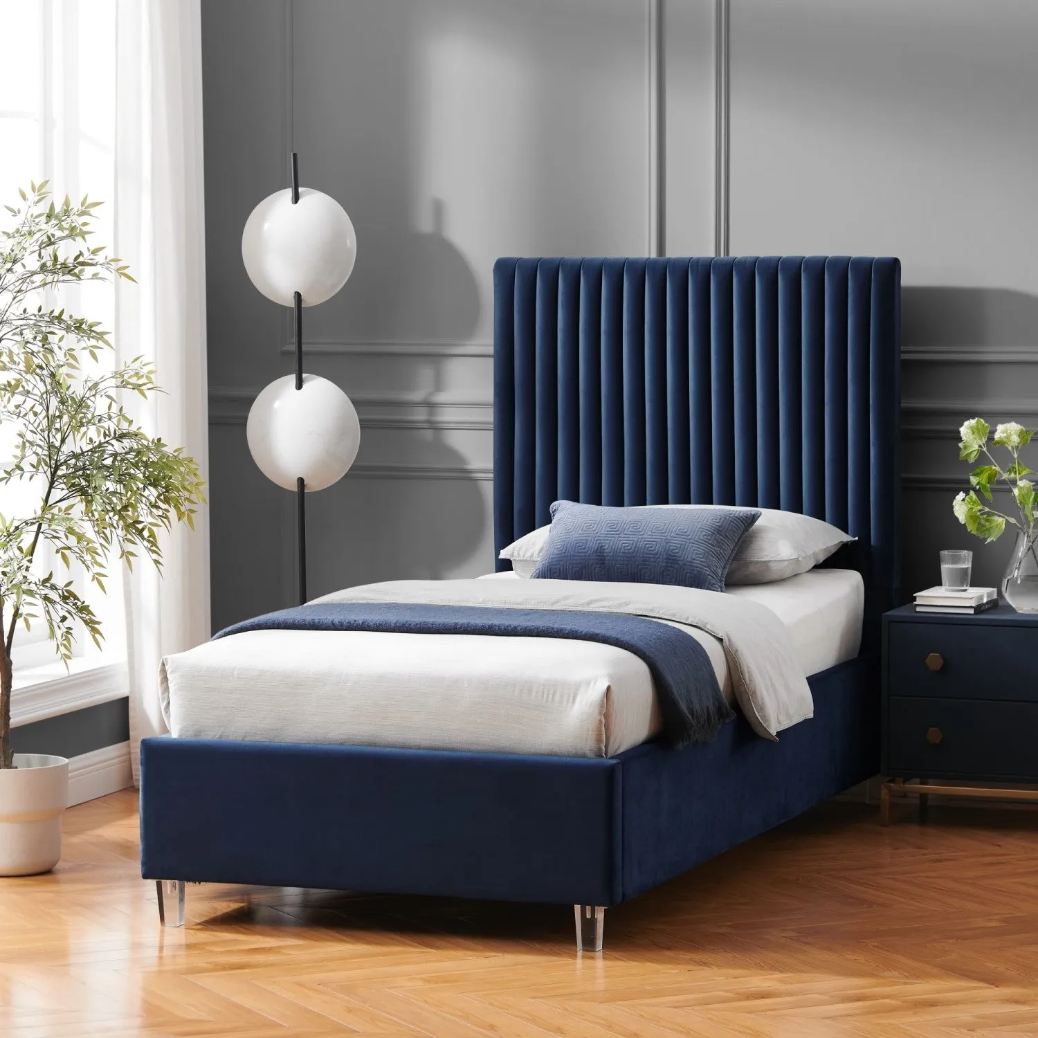 Alanis Platform Bed