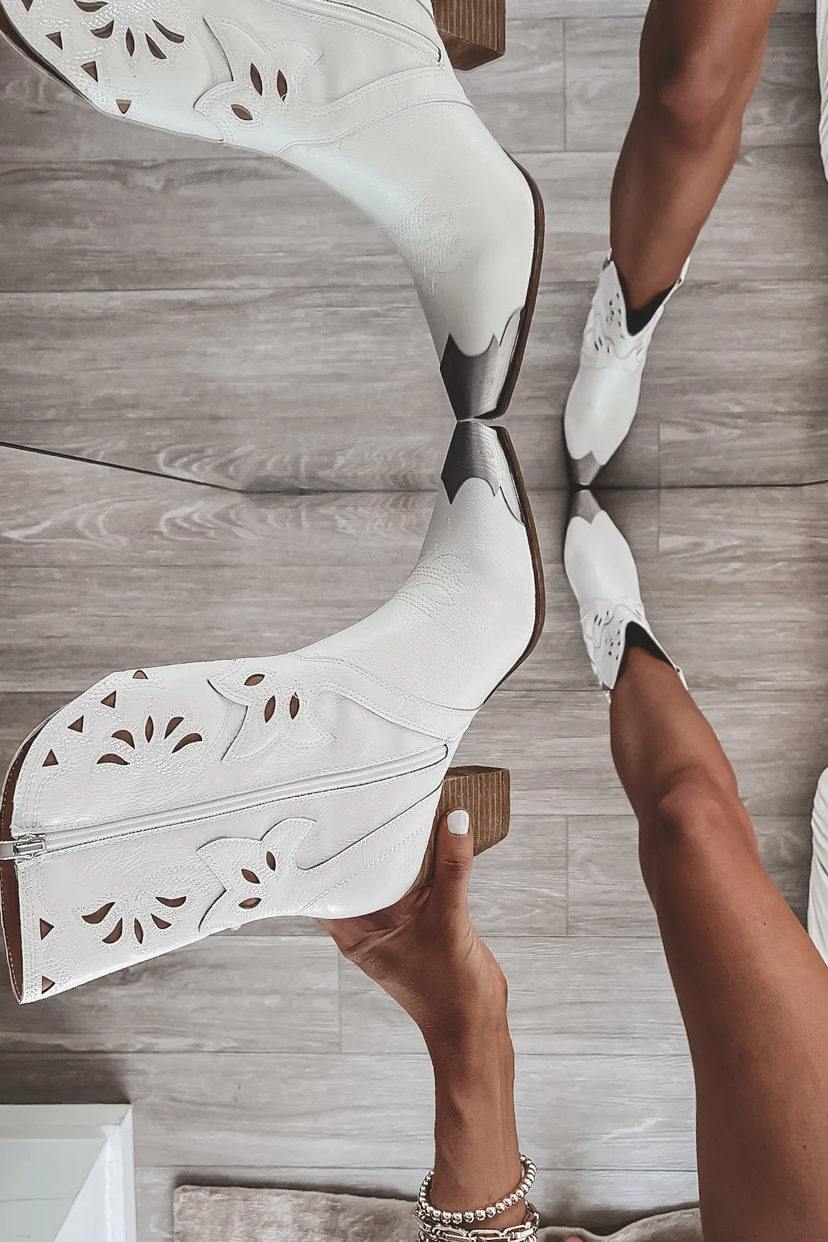 Ways Of The West Silver Pointed Toe Western Boot