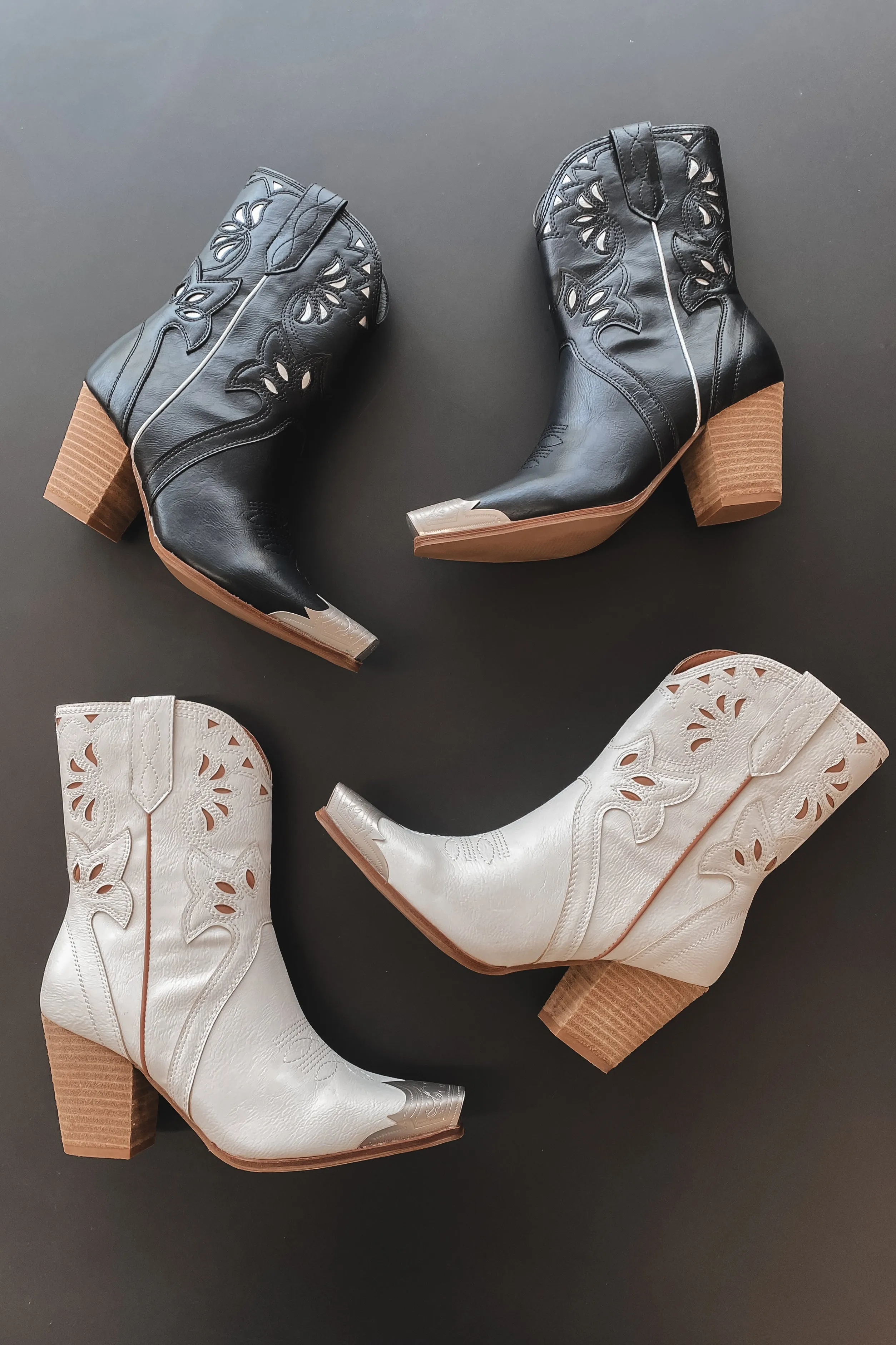 Ways Of The West Silver Pointed Toe Western Boot