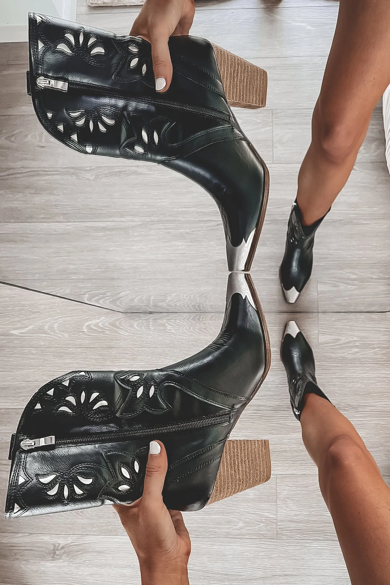 Ways Of The West Silver Pointed Toe Western Boot